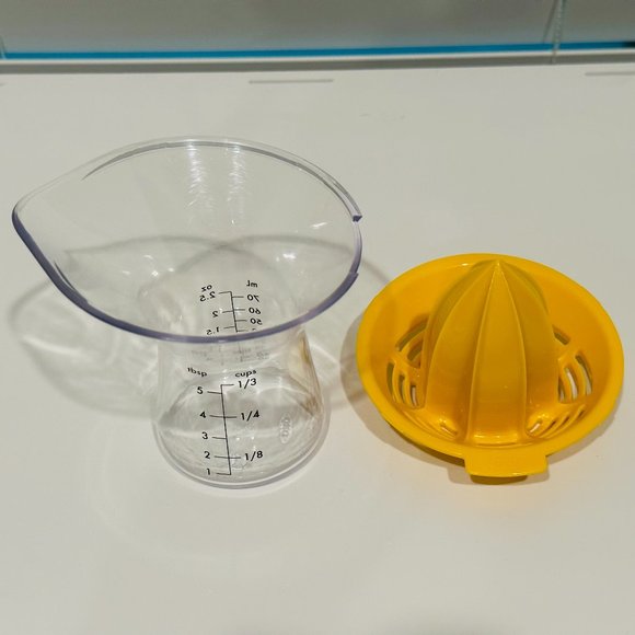 Like New 🍋 OXO 🍋 Good Grips Small Citrus Juicer, Yellow - Picture 13 of 16